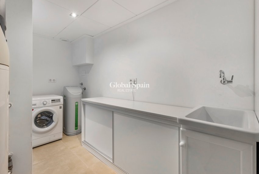 Venta - Villa -
ORIHUELA COSTA - La Zenia