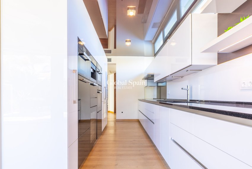 Venta - Villa -
ORIHUELA COSTA - La Zenia