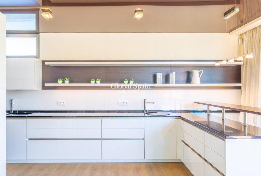 Venta - Villa -
ORIHUELA COSTA - La Zenia