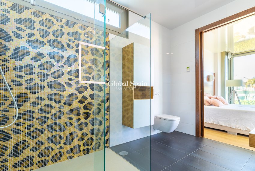 Venta - Villa -
ORIHUELA COSTA - La Zenia