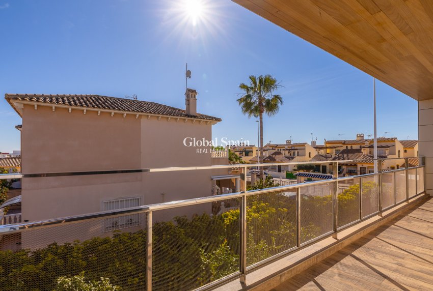 Venta - Villa -
ORIHUELA COSTA - La Zenia