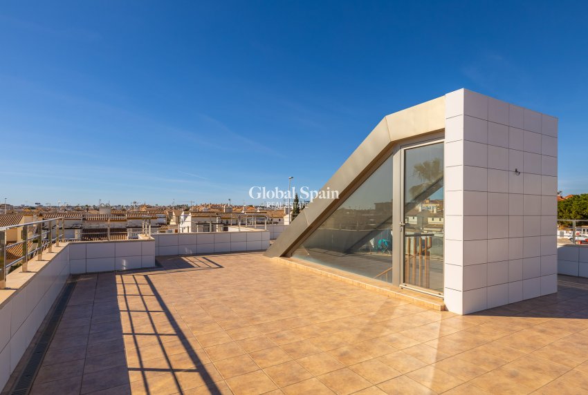 Venta - Villa -
ORIHUELA COSTA - La Zenia