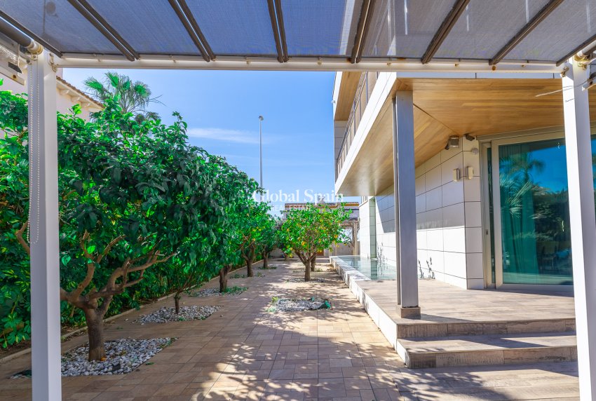 Venta - Villa -
ORIHUELA COSTA - La Zenia