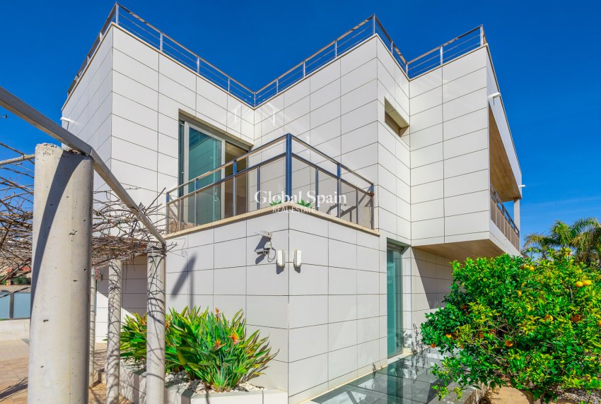 Venta - Villa -
ORIHUELA COSTA - La Zenia