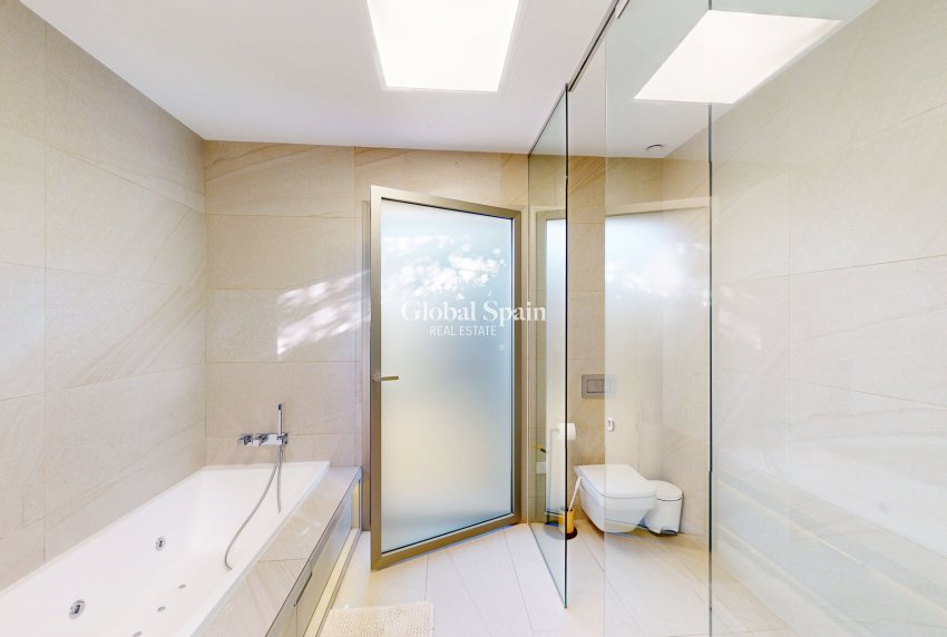 Venta - Villa -
ORIHUELA COSTA - Las Colinas Golf