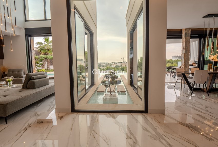 Venta - Villa -
ORIHUELA COSTA - Las Colinas Golf