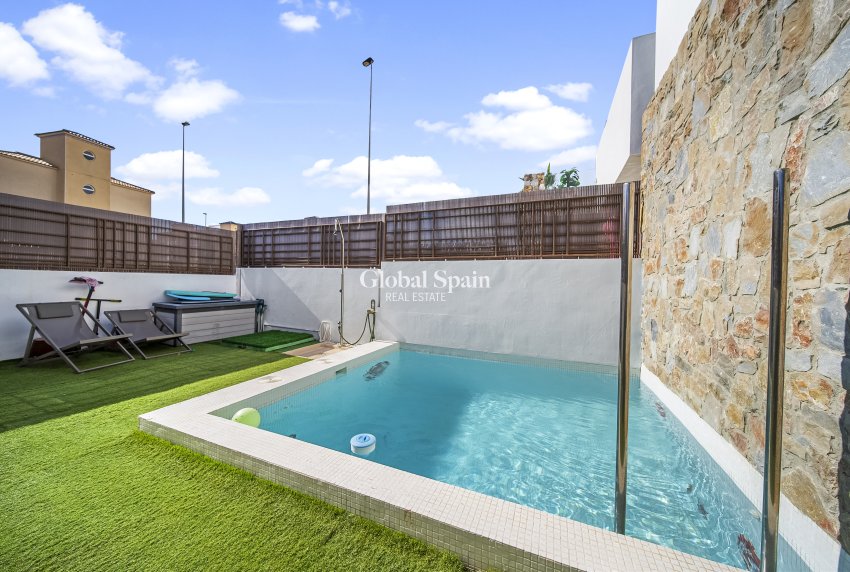 Venta - Villa -
ORIHUELA COSTA - Lomas de Cabo Roig