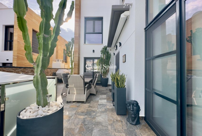 Venta - VILLA -
ORIHUELA COSTA - Lomas de Cabo Roig