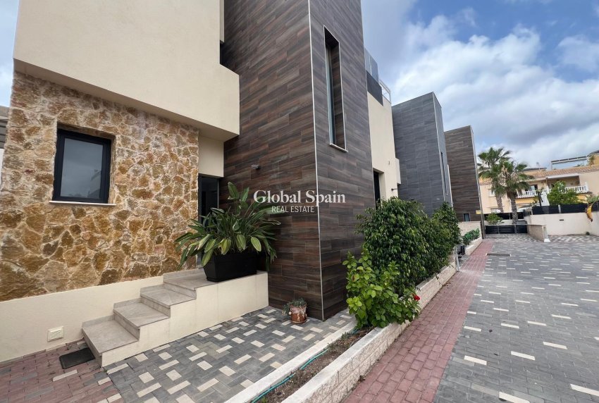 Venta - VILLA -
ORIHUELA COSTA - Lomas de Cabo Roig