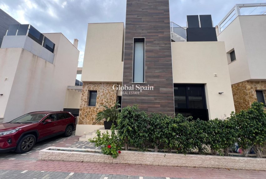 Venta - VILLA -
ORIHUELA COSTA - Lomas de Cabo Roig