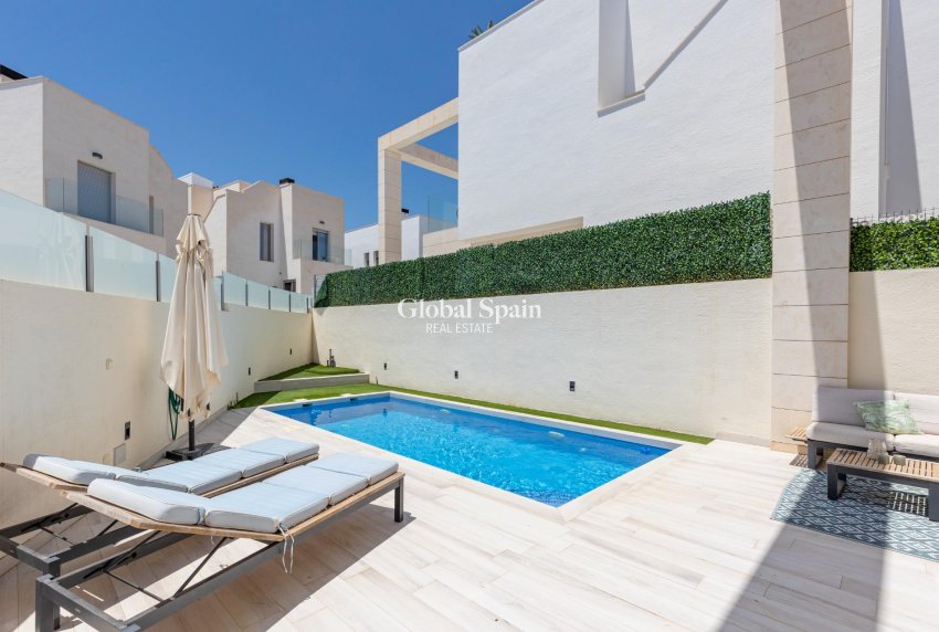 Venta - VILLA -
ORIHUELA COSTA - Lomas de Cabo Roig