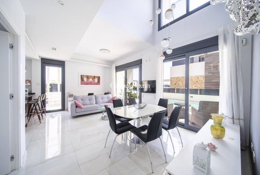 Venta - Villa -
ORIHUELA COSTA - Lomas de Cabo Roig