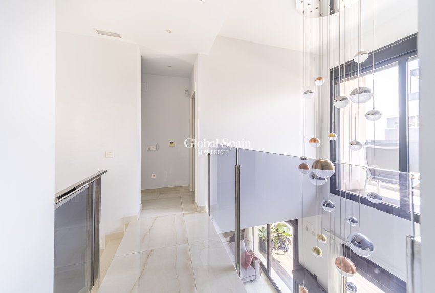 Venta - Villa -
ORIHUELA COSTA - Lomas de Cabo Roig