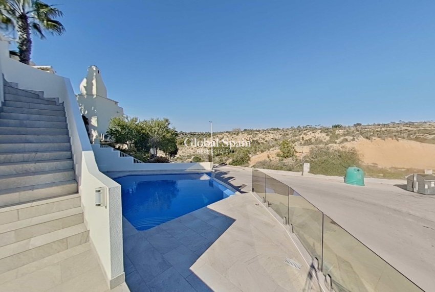 Venta - VILLA -
ORIHUELA COSTA - Lomas de Campoamor-Las Ramblas