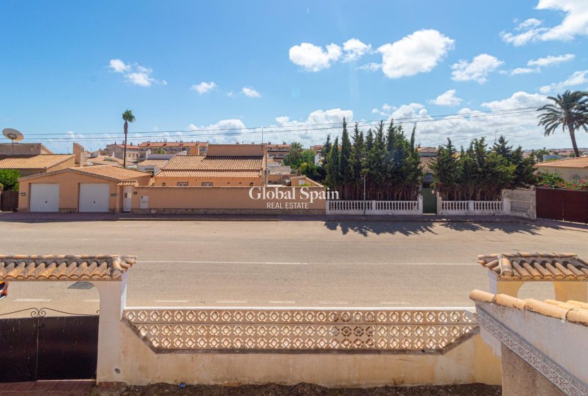 Venta - VILLA -
ORIHUELA COSTA - Los Almendros-La Florida