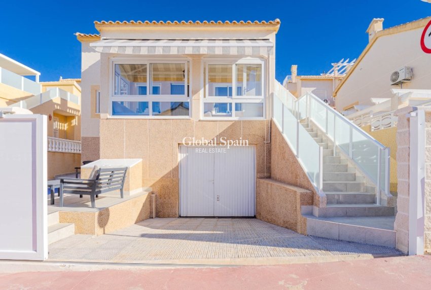 Venta - Villa -
ORIHUELA COSTA - LOS BALCONES - LOS ALTOS