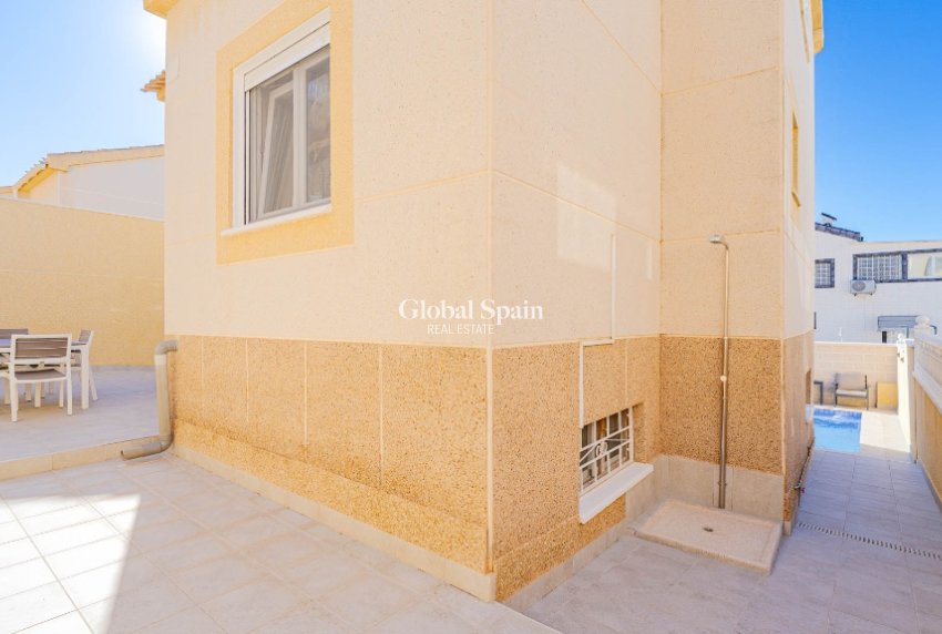 Venta - Villa -
ORIHUELA COSTA - LOS BALCONES - LOS ALTOS