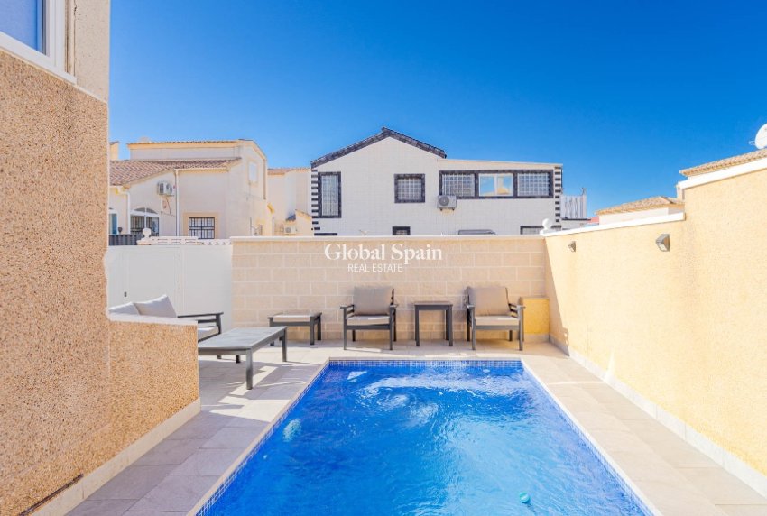 Venta - Villa -
ORIHUELA COSTA - LOS BALCONES - LOS ALTOS
