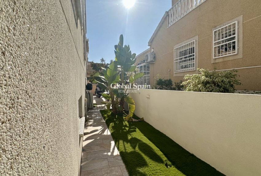 Venta - VILLA -
ORIHUELA COSTA - LOS BALCONES - LOS ALTOS