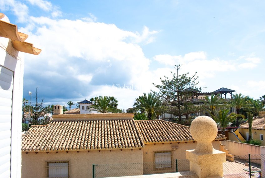 Venta - VILLA -
ORIHUELA COSTA - MUY CERCA DE LA PLAYA