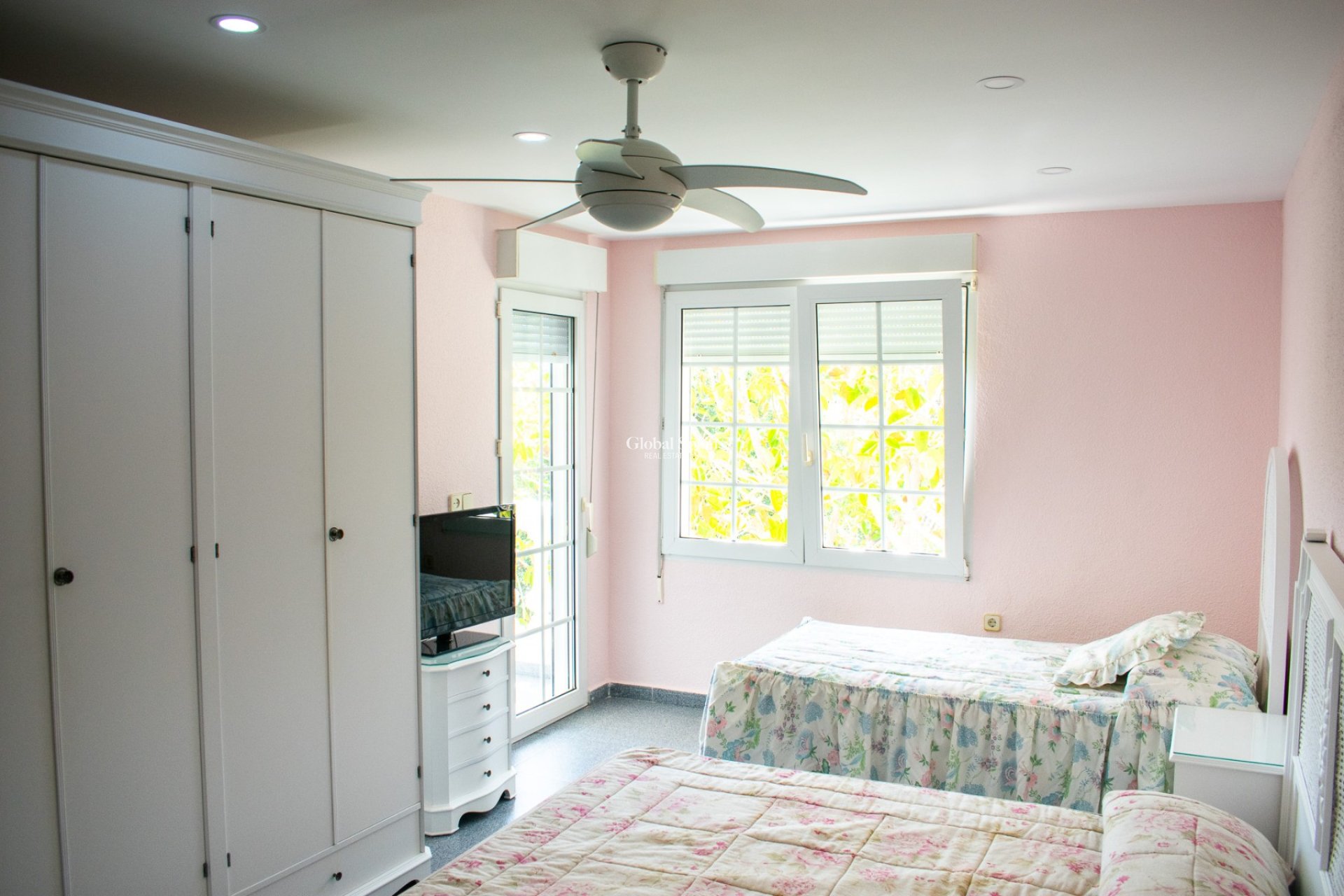 Venta - VILLA -
ORIHUELA COSTA - MUY CERCA DE LA PLAYA