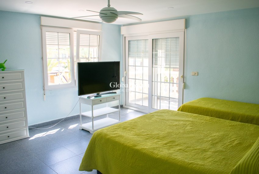 Venta - VILLA -
ORIHUELA COSTA - MUY CERCA DE LA PLAYA