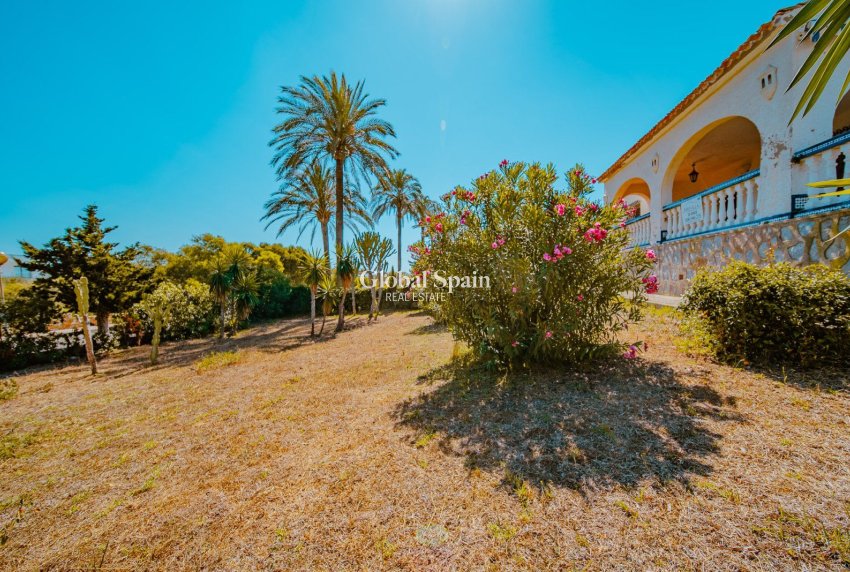 Venta - Villa -
ORIHUELA COSTA - Playa Flamenca