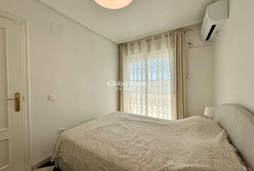 Venta - VILLA -
ORIHUELA COSTA - Playa Flamenca