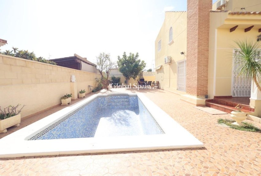 Venta - Villa -
ORIHUELA COSTA - Playa Flamenca