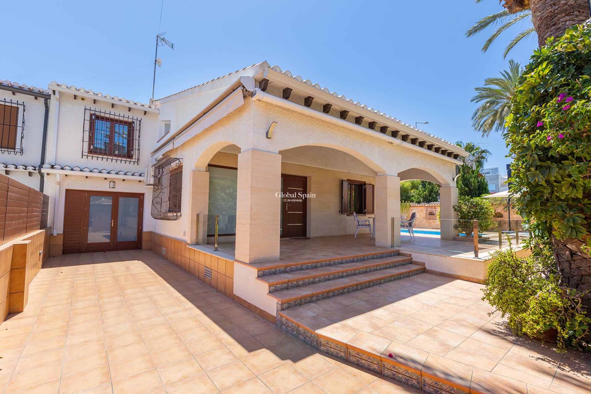 Venta - Villa -
ORIHUELA COSTA - Punta Prima