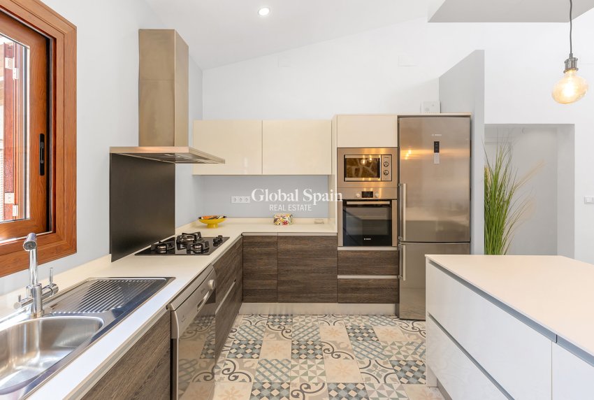 Venta - Villa -
ORIHUELA COSTA - Punta Prima