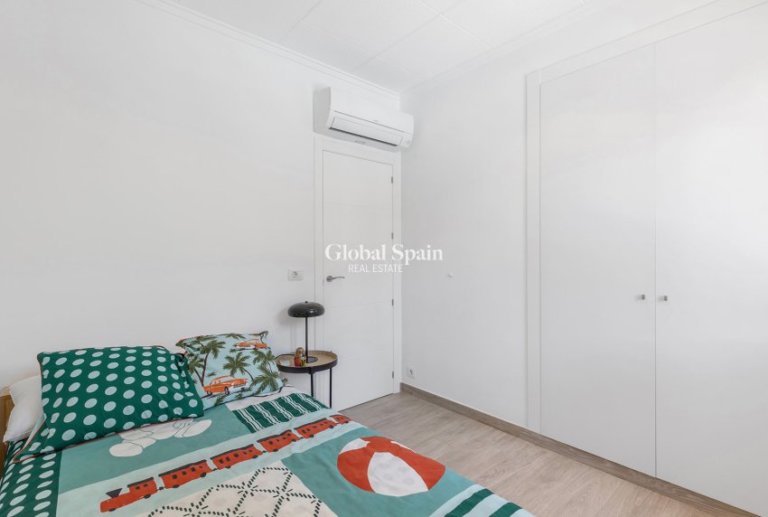 Venta - Villa -
ORIHUELA COSTA - Punta Prima