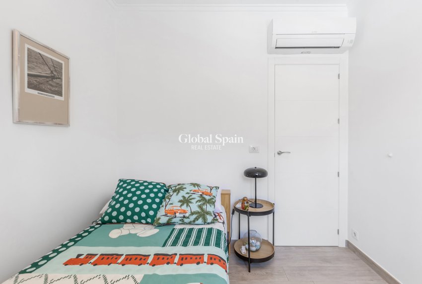 Venta - Villa -
ORIHUELA COSTA - Punta Prima