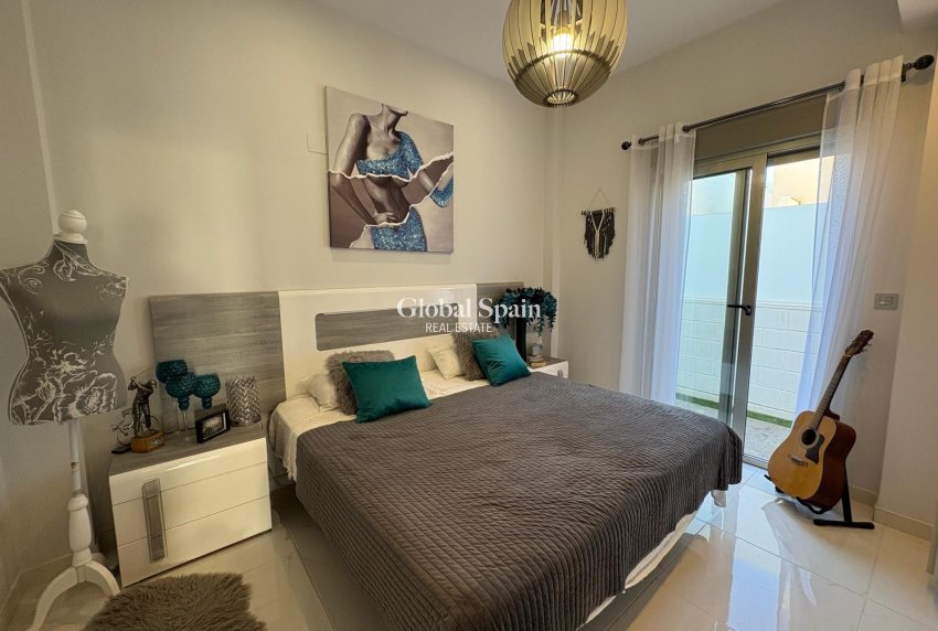 Venta - Villa -
ORIHUELA COSTA - VILLAMARTÍN