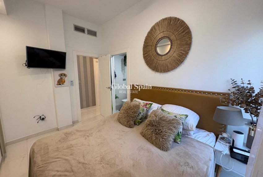 Venta - Villa -
ORIHUELA COSTA - VILLAMARTÍN