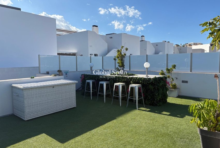 Venta - Villa -
ORIHUELA COSTA - VILLAMARTÍN