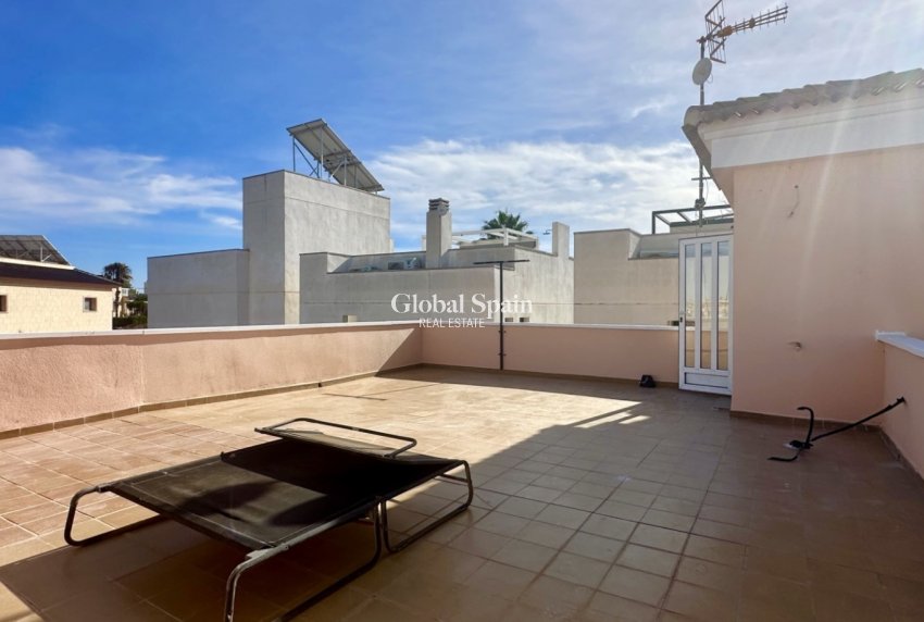 Venta - Villa -
ORIHUELA COSTA - VILLAMARTÍN