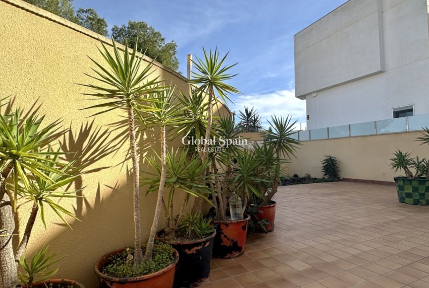 Venta - Villa -
ORIHUELA COSTA - VILLAMARTÍN