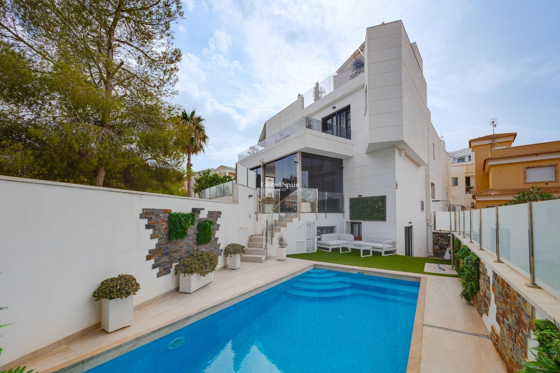 Venta - Villa -
ORIHUELA COSTA - VILLAMARTÍN