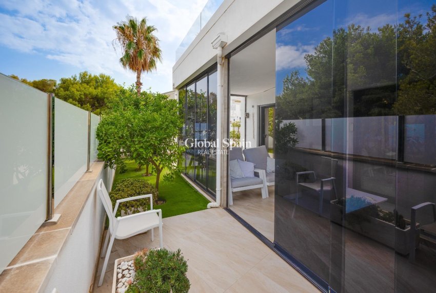 Venta - Villa -
ORIHUELA COSTA - VILLAMARTÍN
