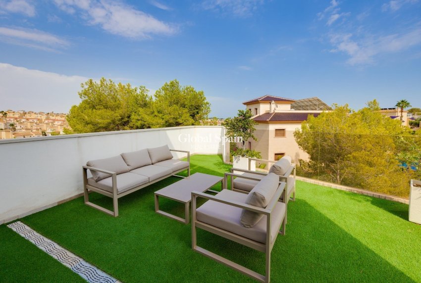 Venta - Villa -
ORIHUELA COSTA - VILLAMARTÍN