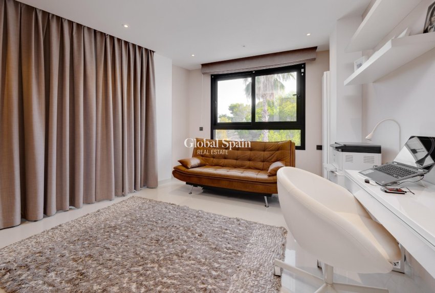 Venta - Villa -
ORIHUELA COSTA - VILLAMARTÍN