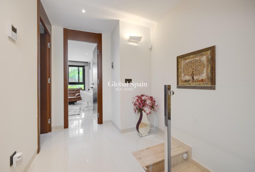 Venta - Villa -
ORIHUELA COSTA - VILLAMARTÍN