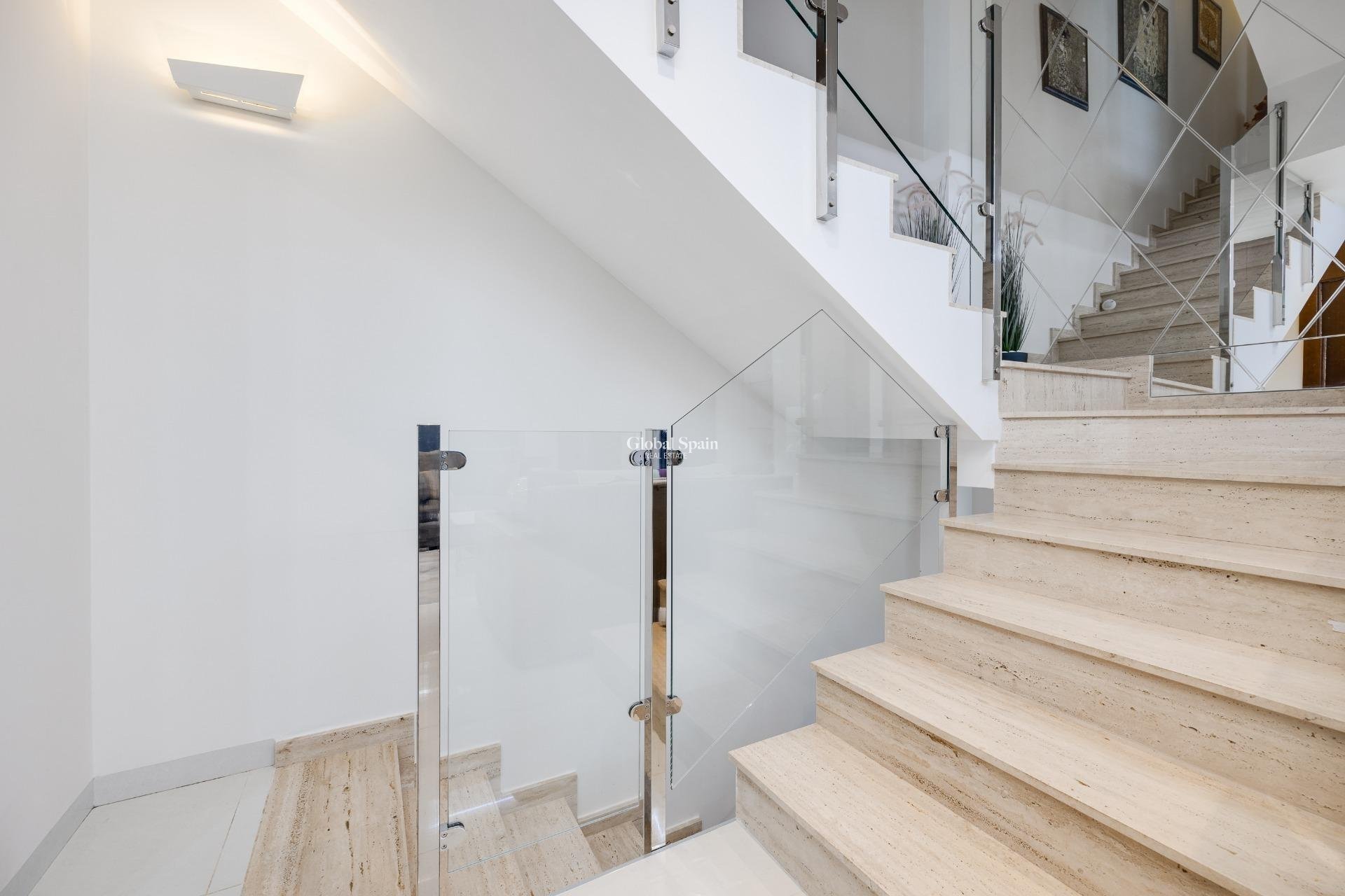 Venta - Villa -
ORIHUELA COSTA - VILLAMARTÍN