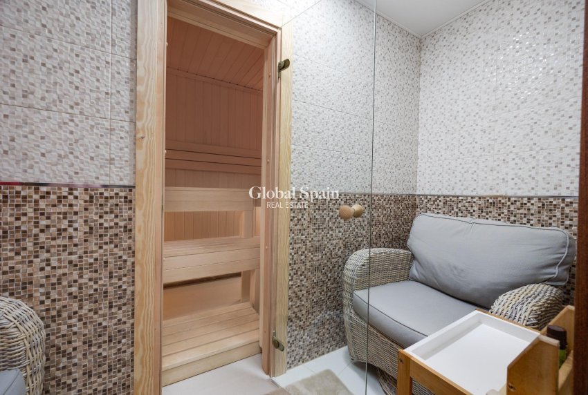 Venta - Villa -
ORIHUELA COSTA - VILLAMARTÍN