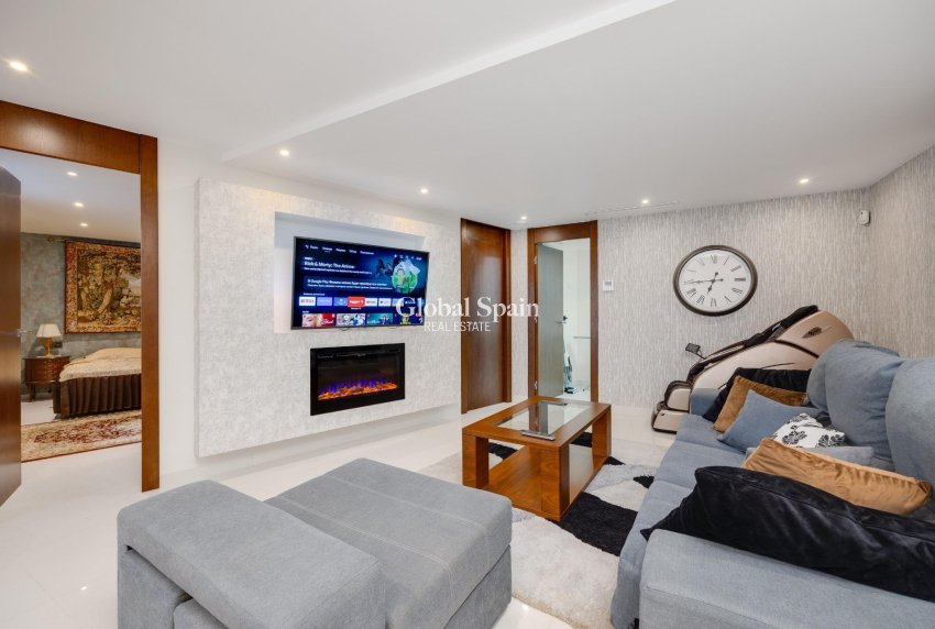 Venta - Villa -
ORIHUELA COSTA - VILLAMARTÍN