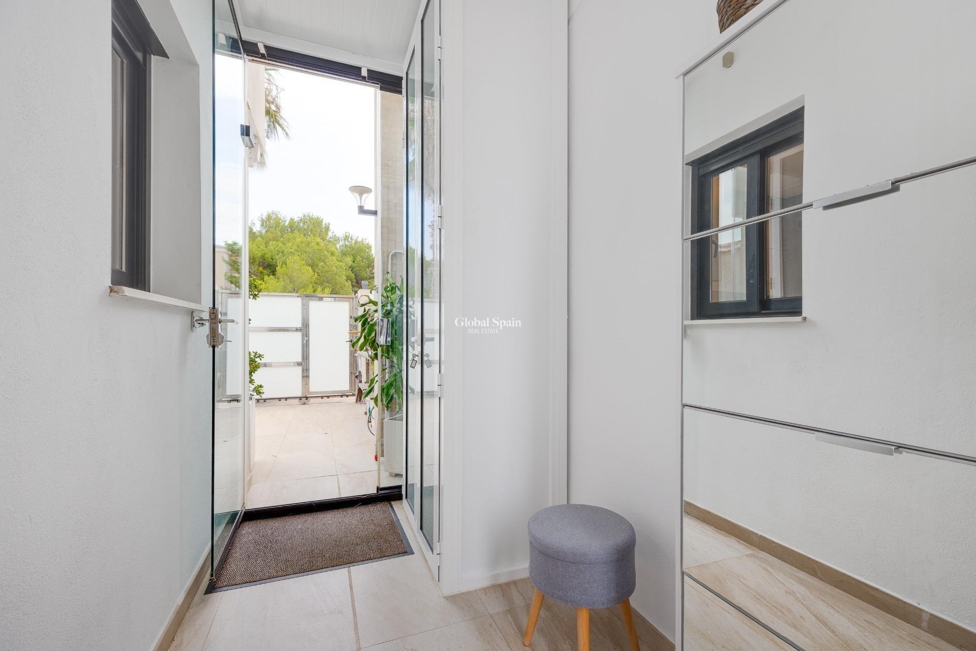 Venta - Villa -
ORIHUELA COSTA - VILLAMARTÍN