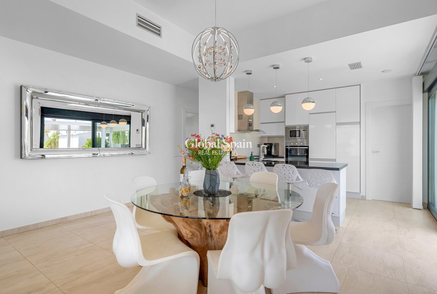 Venta - VILLA -
ORIHUELA COSTA - VILLAMARTÍN