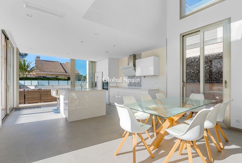 Venta - Villa -
ORIHUELA COSTA - VILLAMARTÍN