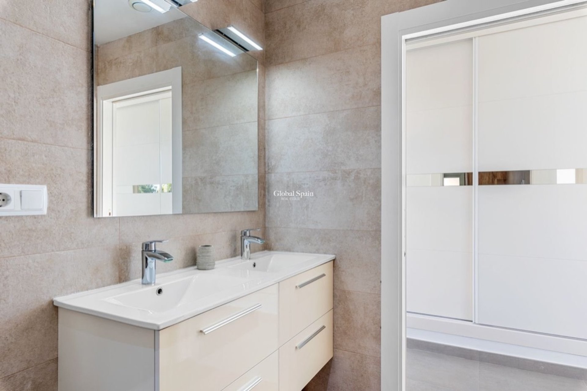 Venta - Villa -
ORIHUELA COSTA - VILLAMARTÍN